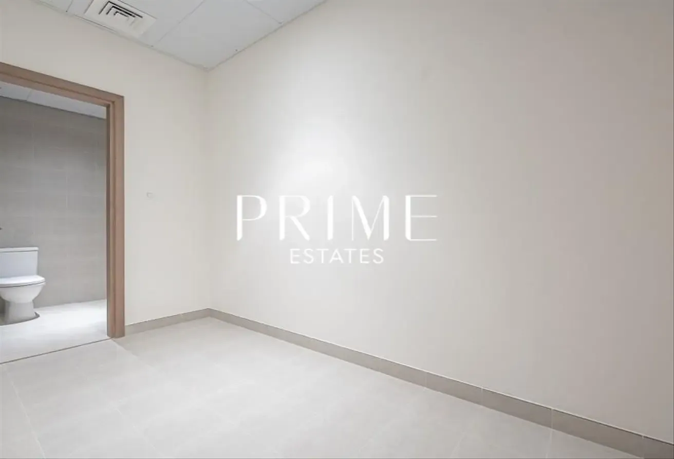 Luxury One 3BR | Lagoon View Apartment Vacant Now!