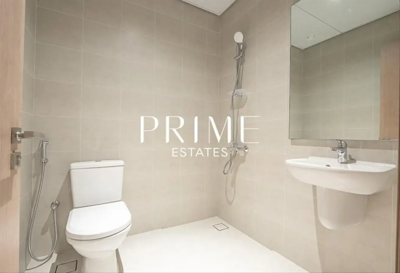 Luxury One 3BR | Lagoon View Apartment Vacant Now!