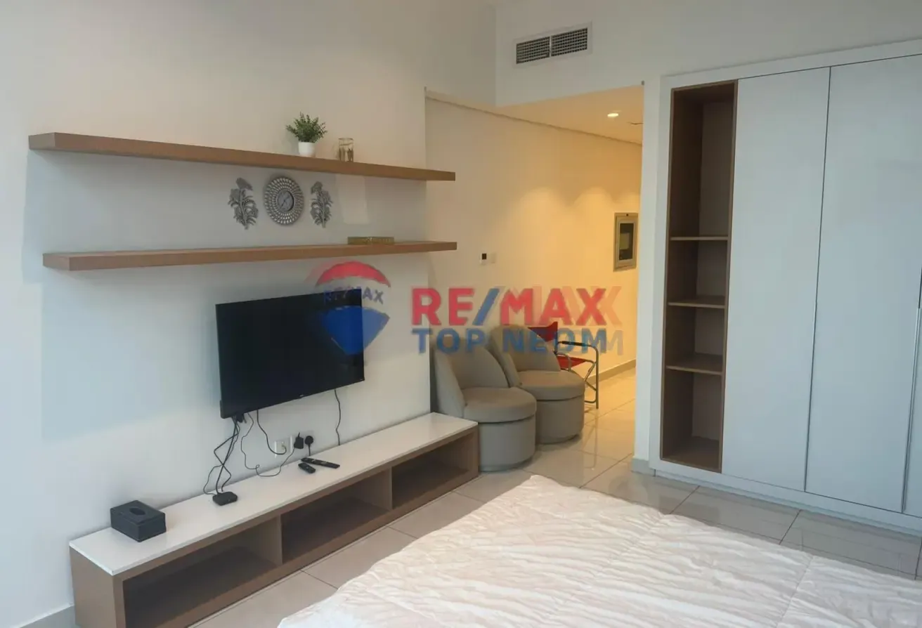 HOT DEAL - VACANT - FURNISHED