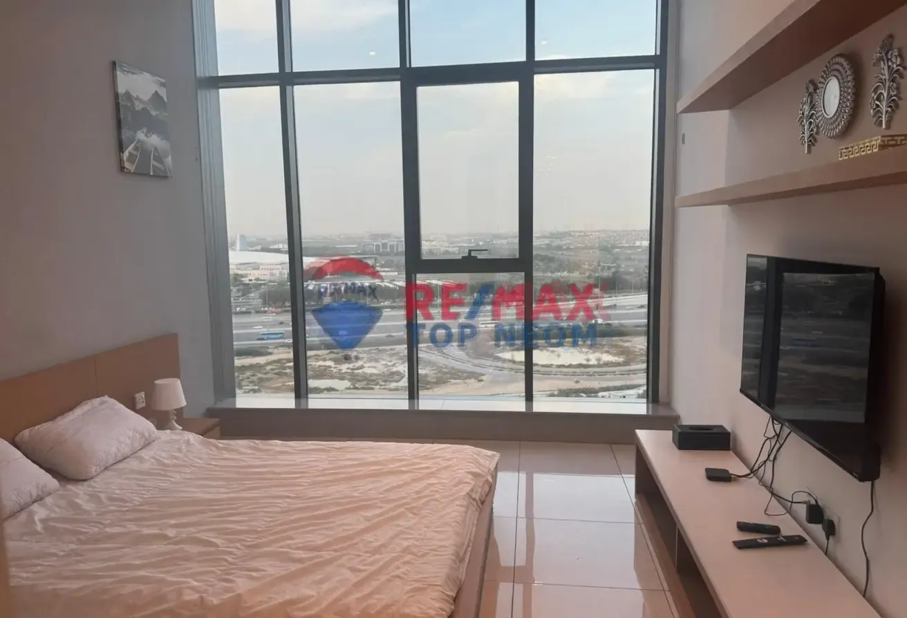 HOT DEAL - VACANT - FURNISHED