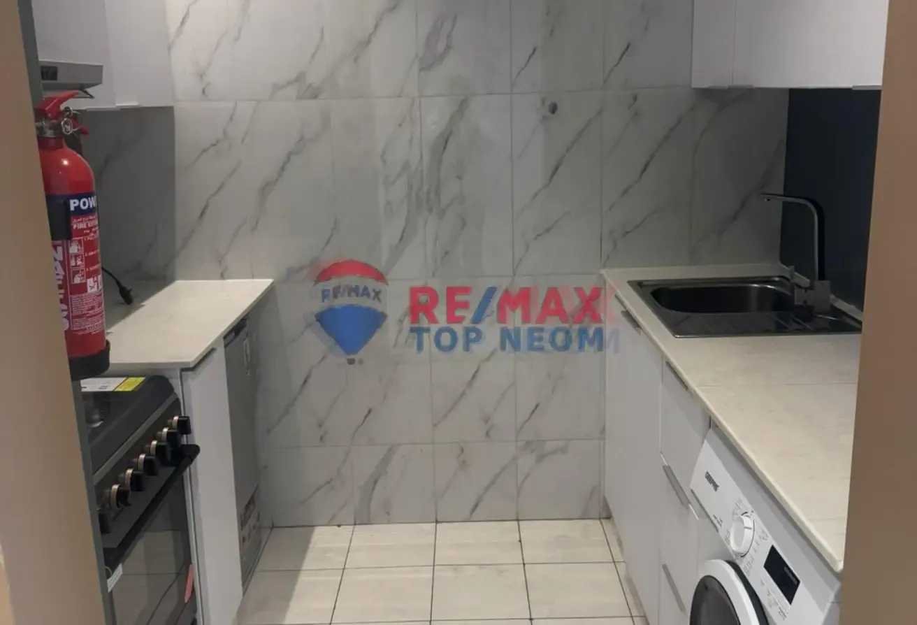 HOT DEAL - VACANT - FURNISHED