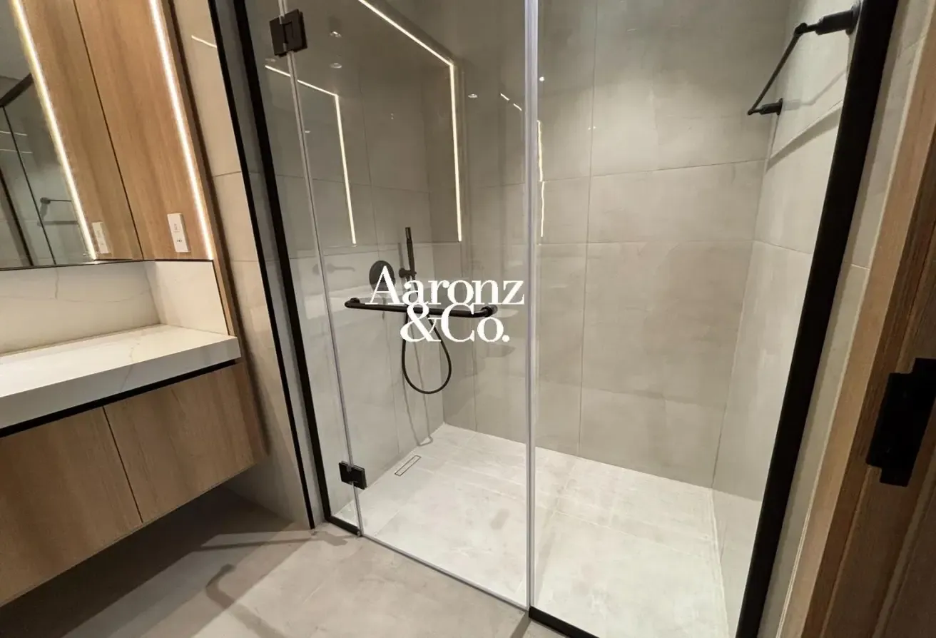 Corner Unit | Large balcony | Unfurnished