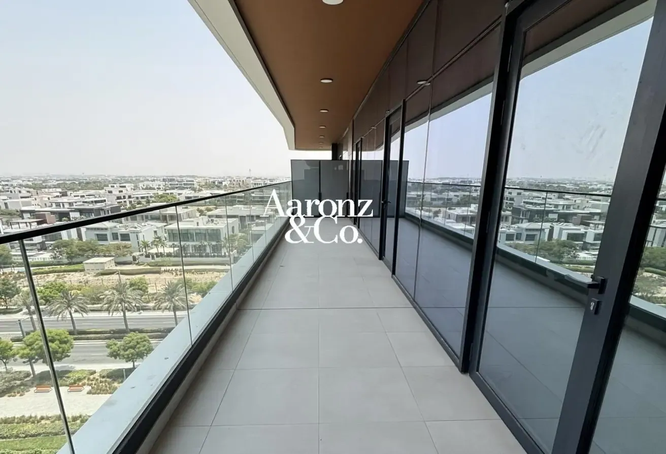 Corner Unit | Large balcony | Unfurnished