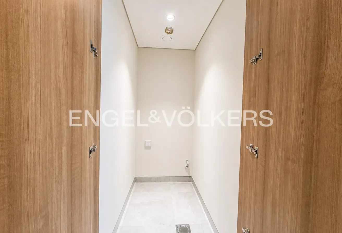Corner Unit | Pool View | Spacious
