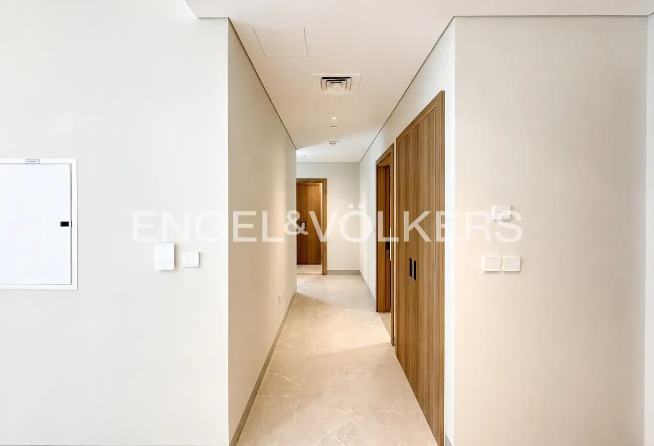 Corner Unit | Pool View | Spacious