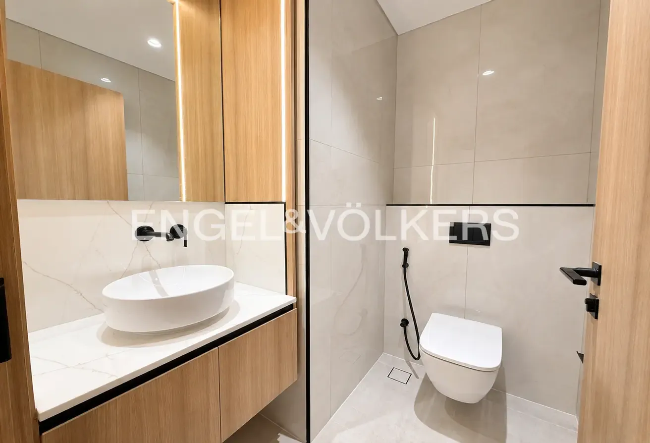 Corner Unit | Pool View | Spacious