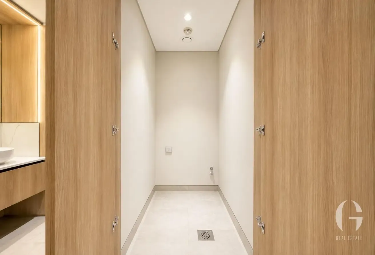 Corner Unit | Prime Location | Vacant | Spacious