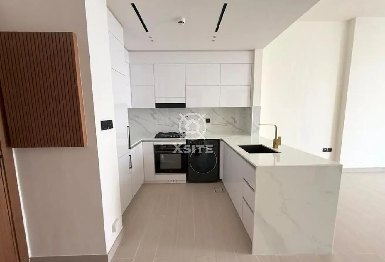 Spacious 1 BR | Fitted Kitchen|Prime Location