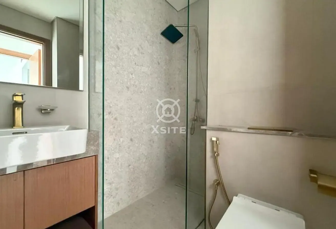 Spacious 1 BR | Fitted Kitchen|Prime Location