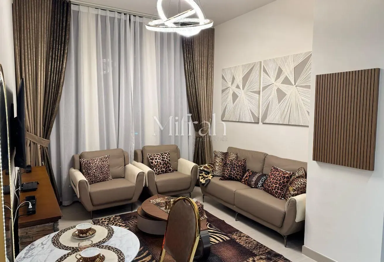 Fully Furnished 1BR | Flexible Cheques