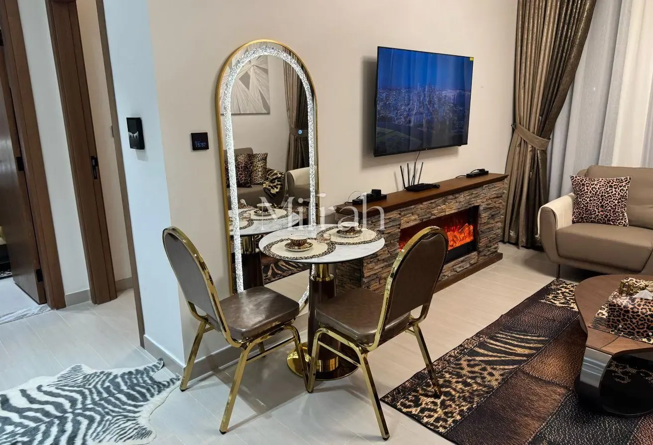Fully Furnished 1BR | Flexible Cheques