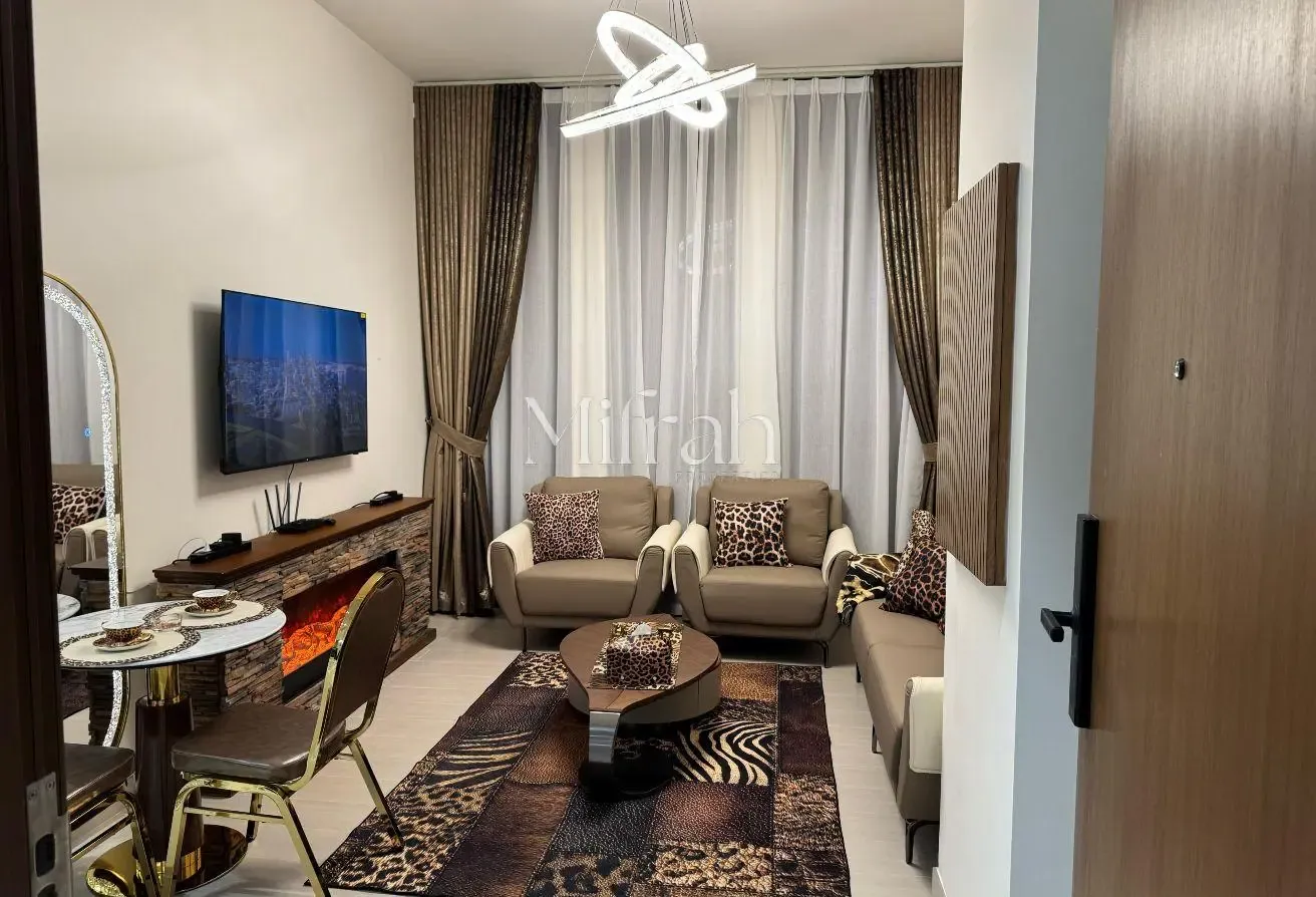 Fully Furnished 1BR | Flexible Cheques