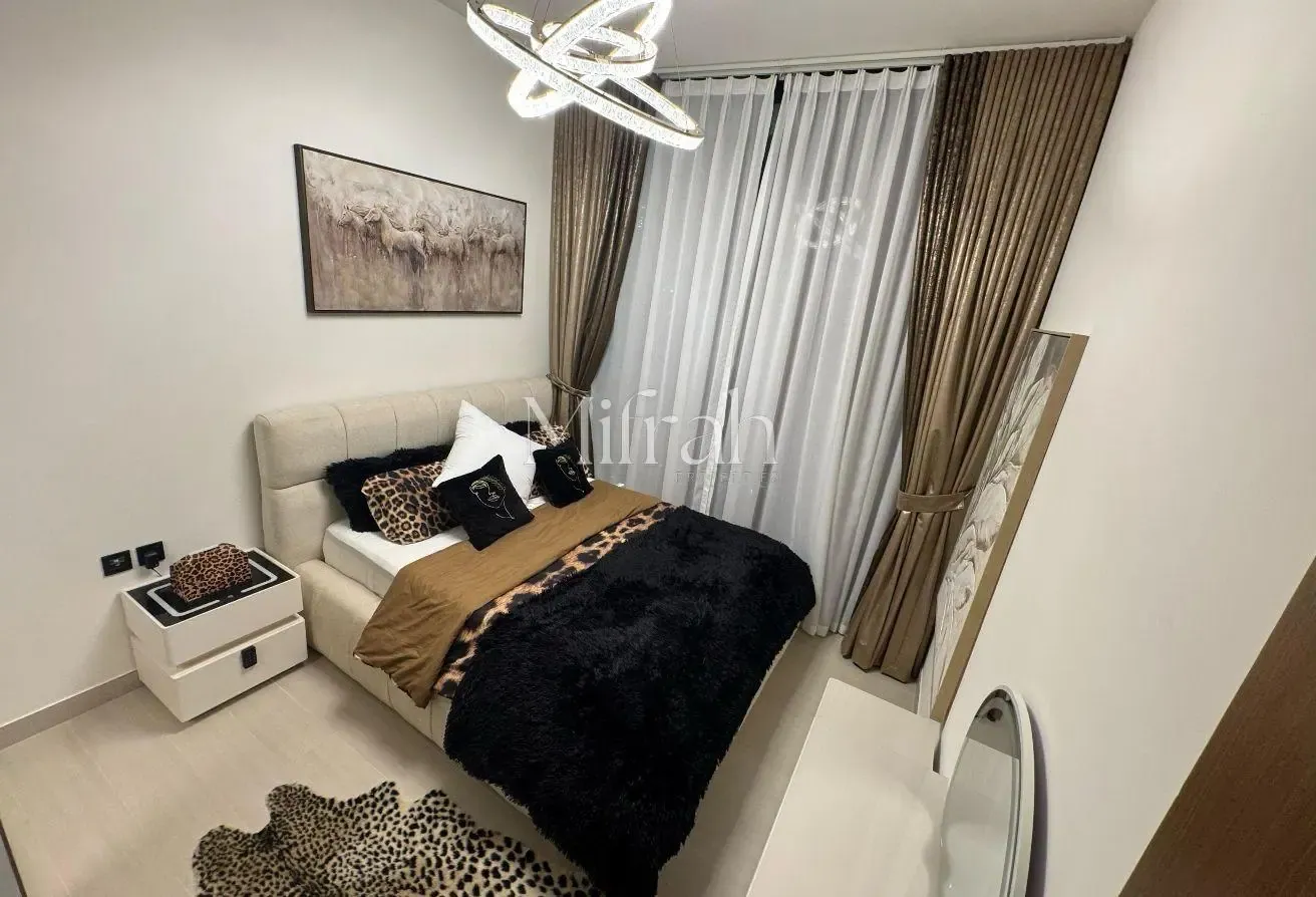 Fully Furnished 1BR | Flexible Cheques