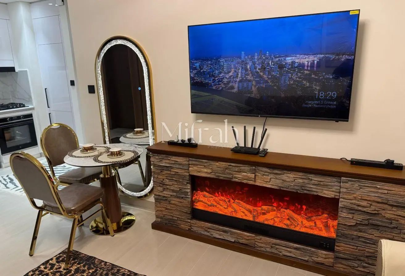 Fully Furnished 1BR | Flexible Cheques