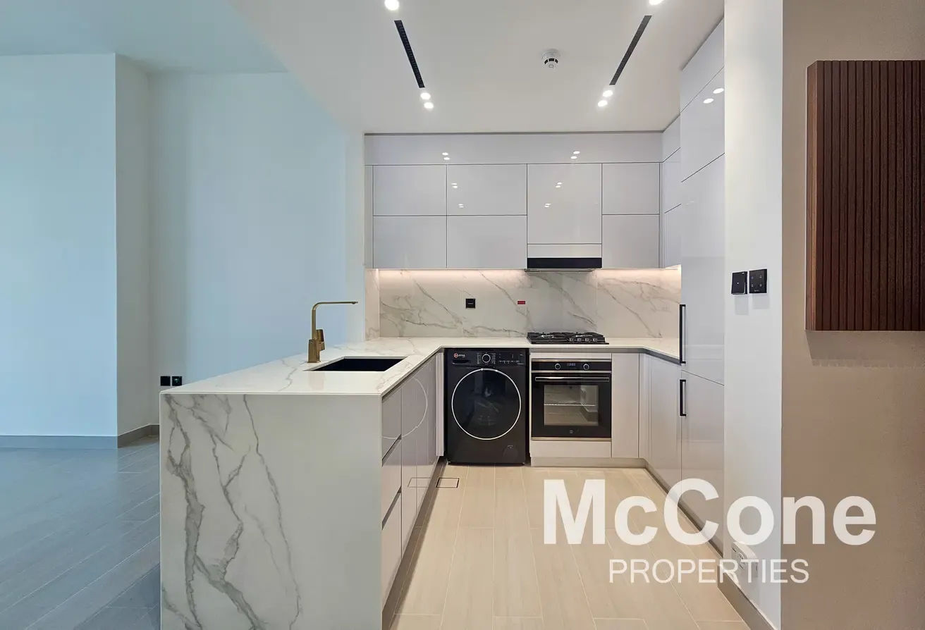 High Floor | Fitted Kitchen | Modern Finishing