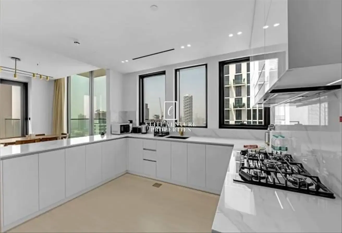 FULLY FURNISHED | HIGH FLOOR | SPACIOUS LAYOUT