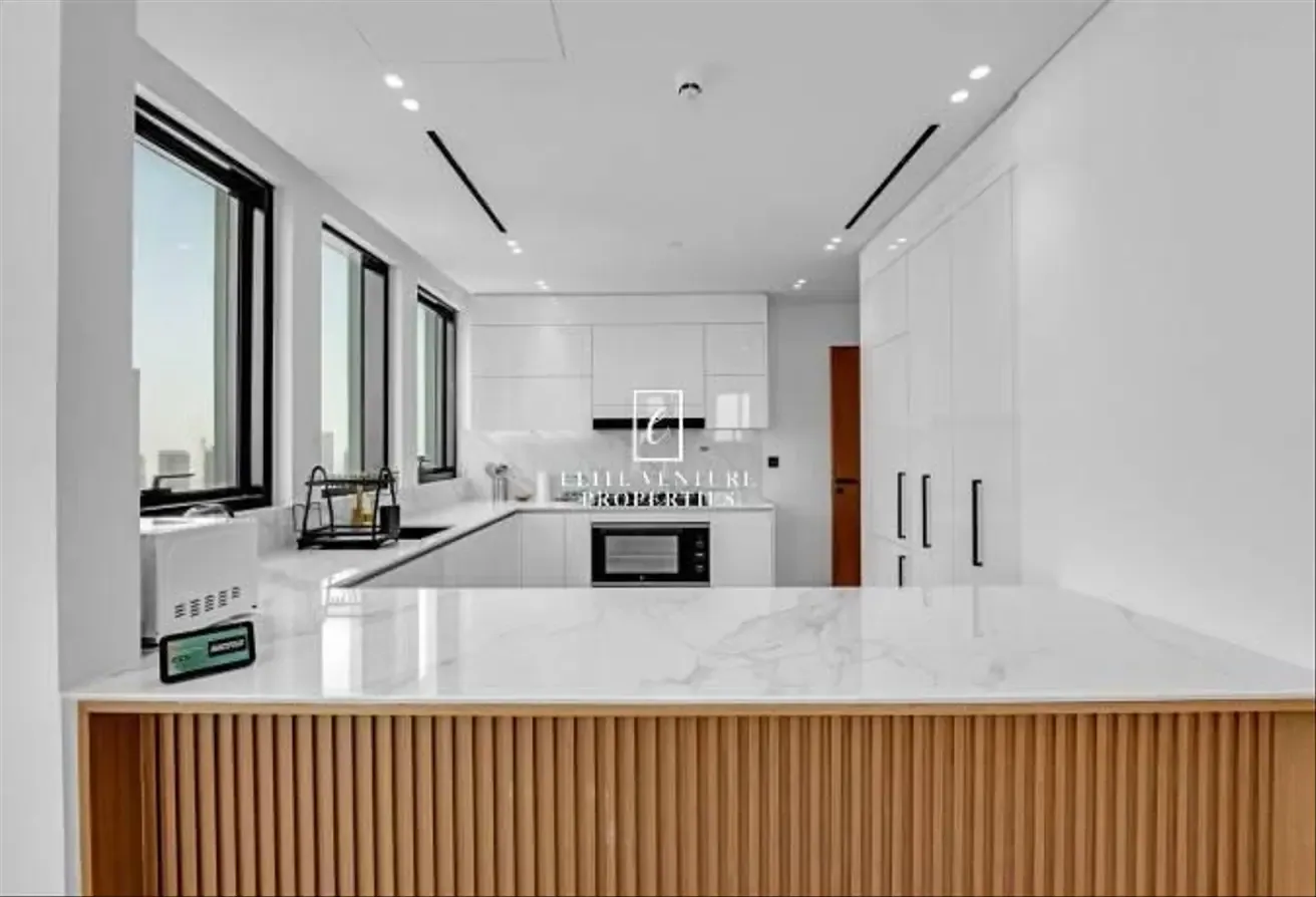 FULLY FURNISHED | HIGH FLOOR | SPACIOUS LAYOUT