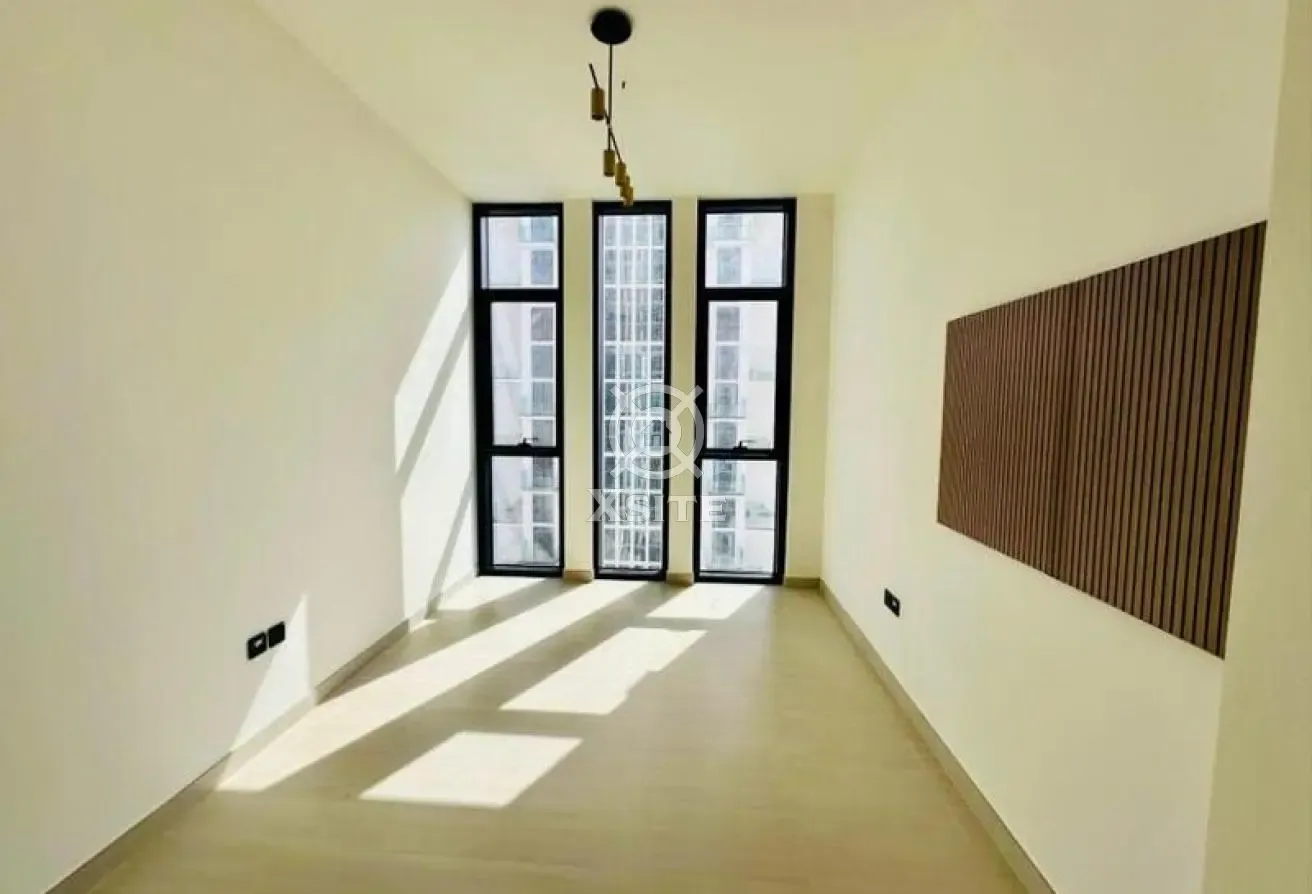 Spacious 1 BR | Fitted Kitchen|Prime Location