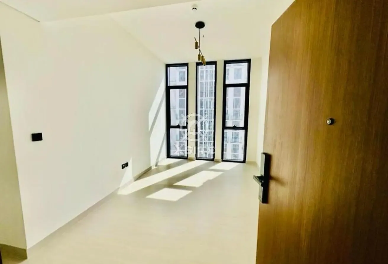 Spacious 1 BR | Fitted Kitchen|Prime Location
