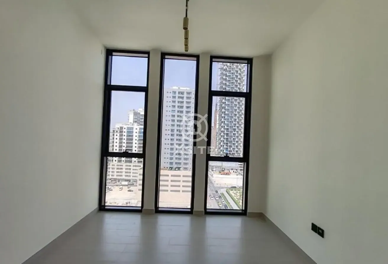 Unfurnished 1 BR | Great Amenities | Well-Lit