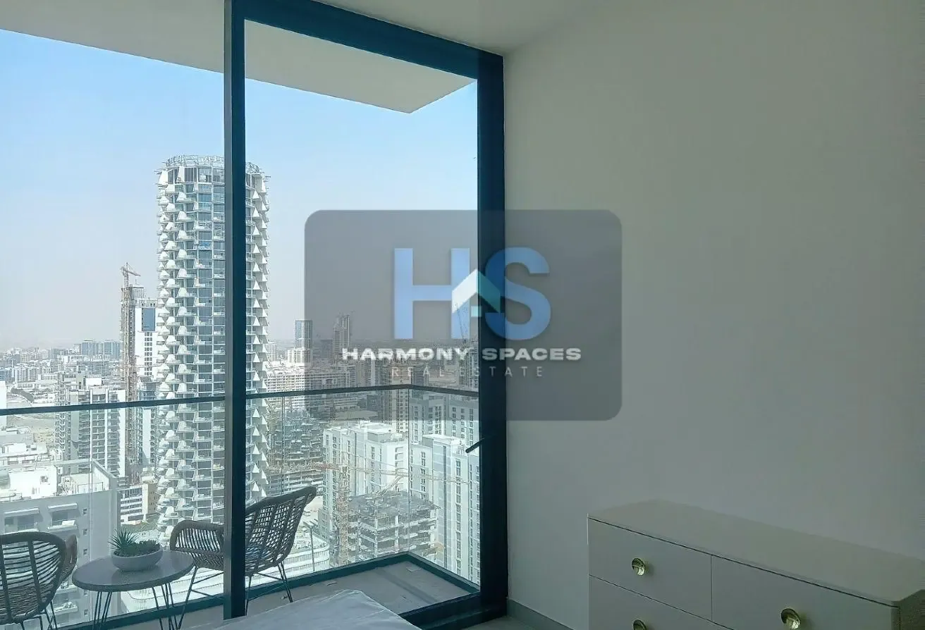 BALCONY with CITY VIEWS - HIGH FLOOR - STUDIO