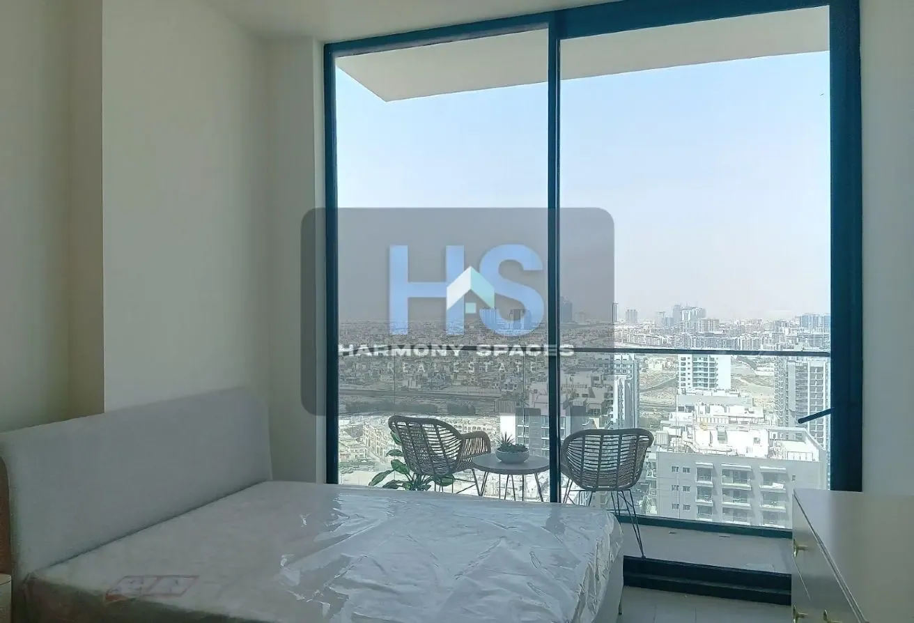 BALCONY with CITY VIEWS - HIGH FLOOR - STUDIO