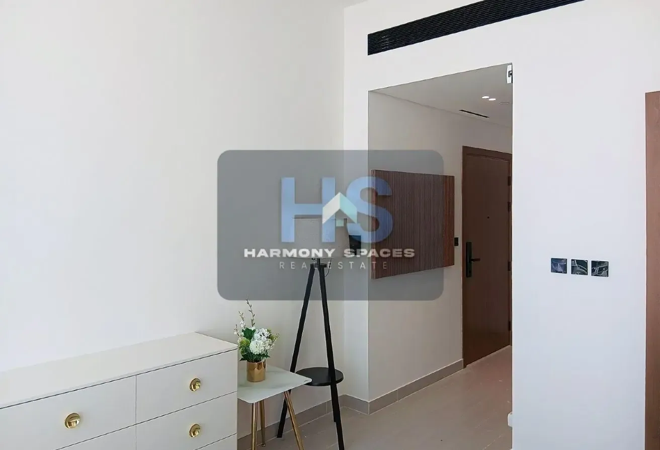 BALCONY with CITY VIEWS - HIGH FLOOR - STUDIO