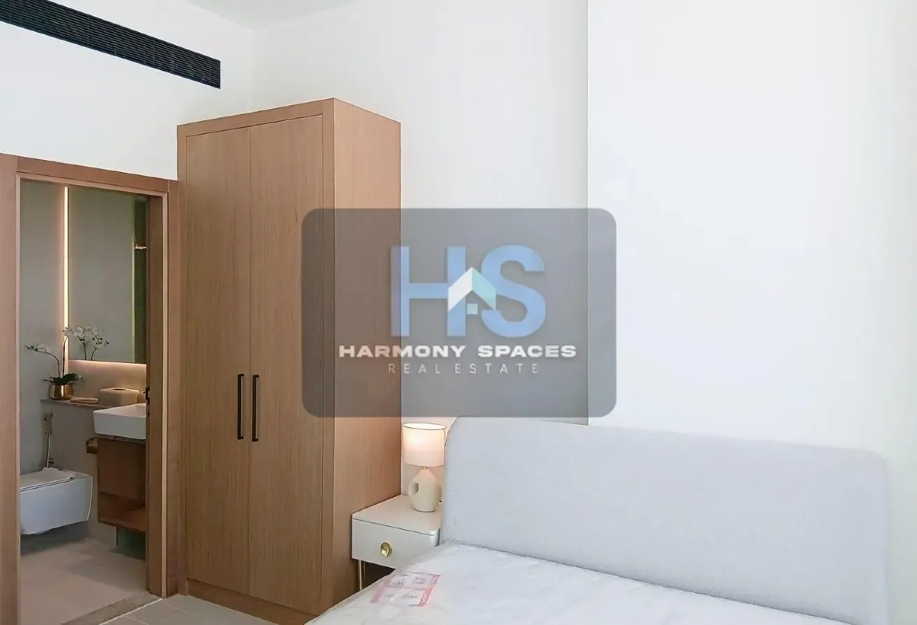 BALCONY with CITY VIEWS - HIGH FLOOR - STUDIO