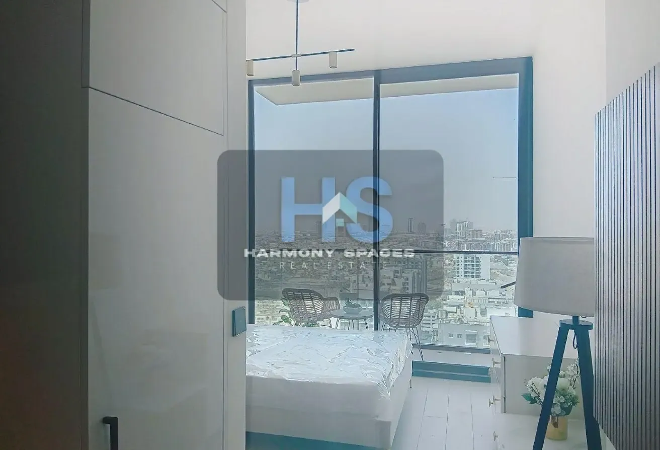 BALCONY with CITY VIEWS - HIGH FLOOR - STUDIO