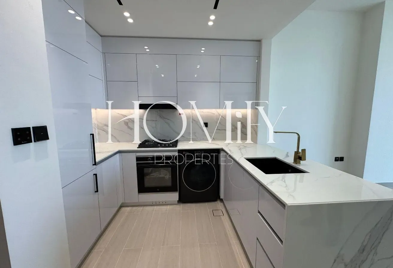 POOL VIEW | SMART HOME | FITTED KITCHEN