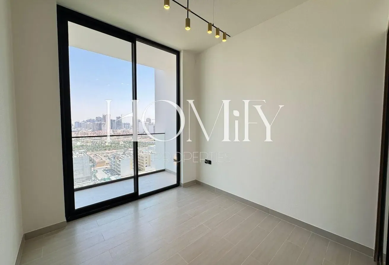 POOL VIEW | SMART HOME | FITTED KITCHEN