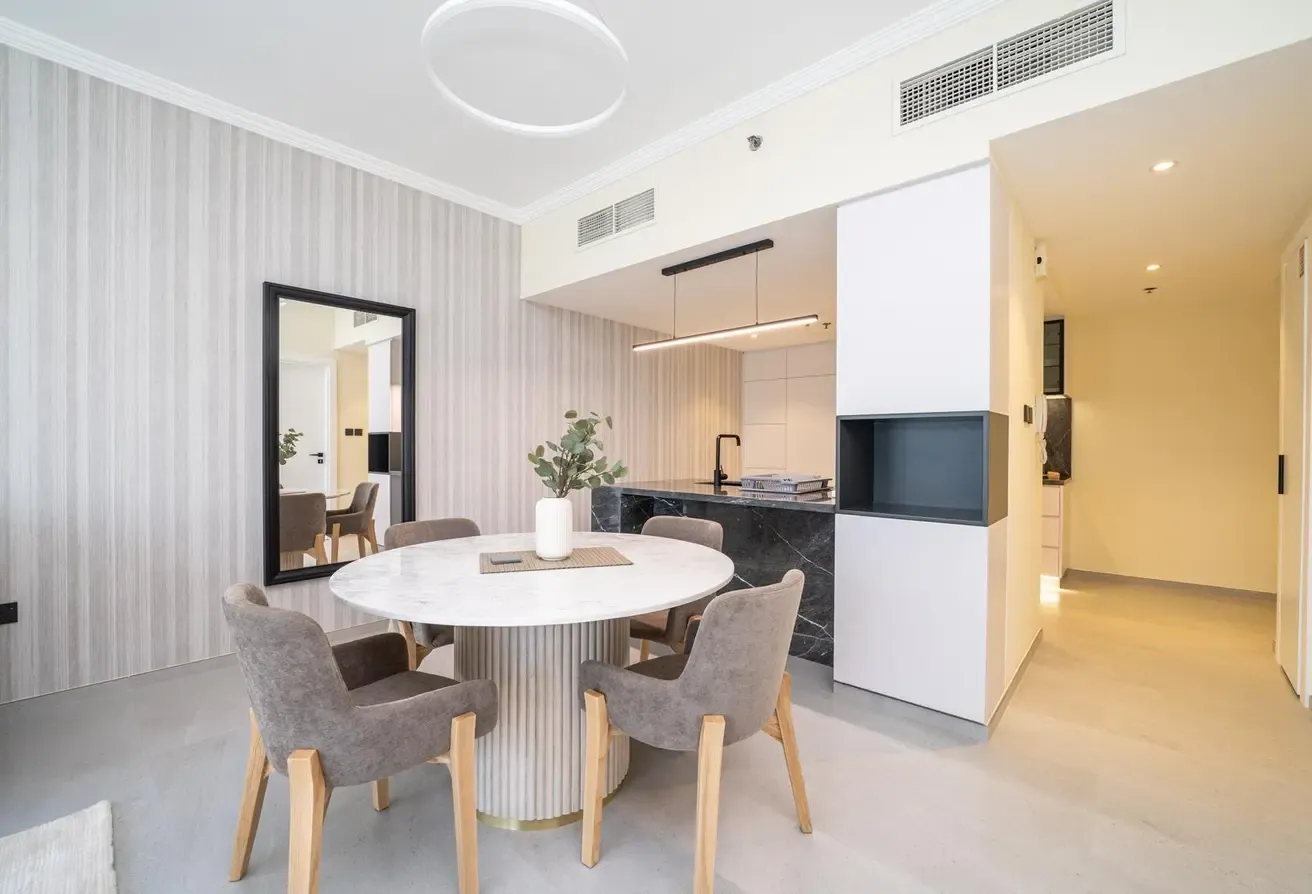1BR  UPGRADED MARINA |HIGH FLR|AVAILABLE NOW