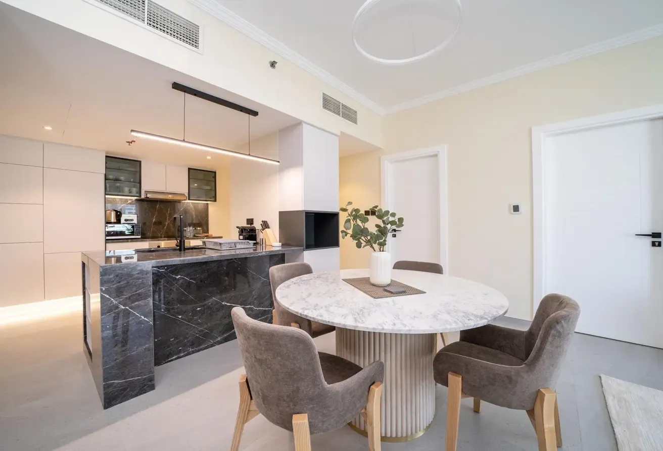1BR  UPGRADED MARINA |HIGH FLR|AVAILABLE NOW