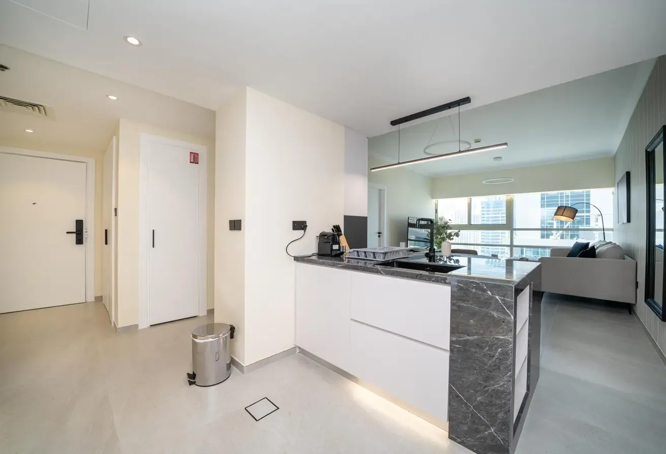 1BR  UPGRADED MARINA |HIGH FLR|AVAILABLE NOW