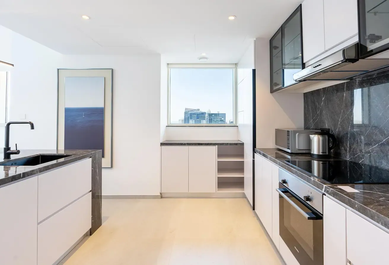SMART HOME STYLISH  UPGRADED 2BR MARINA AVAILABLE NOW