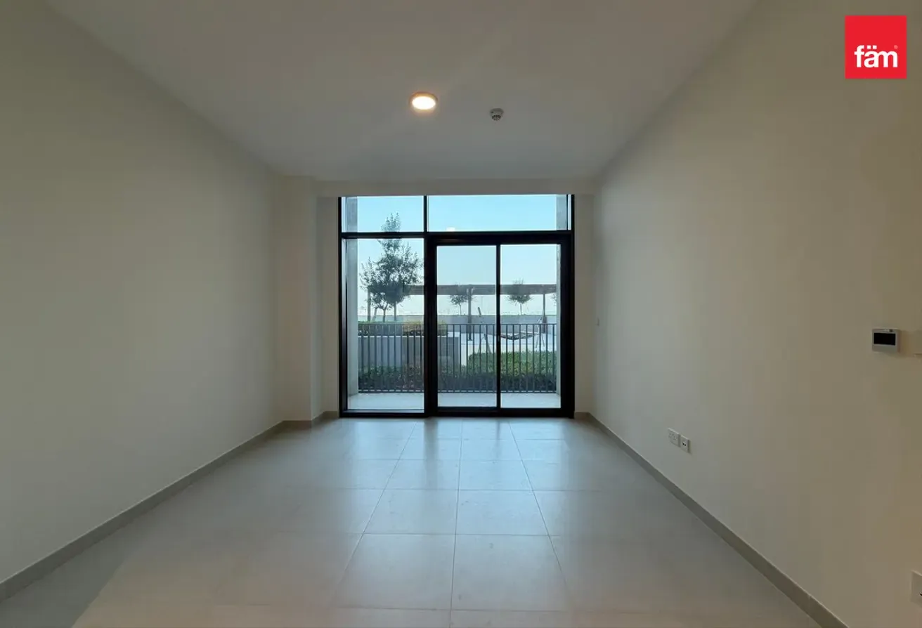 Ready to Move in | Spacious and Bright