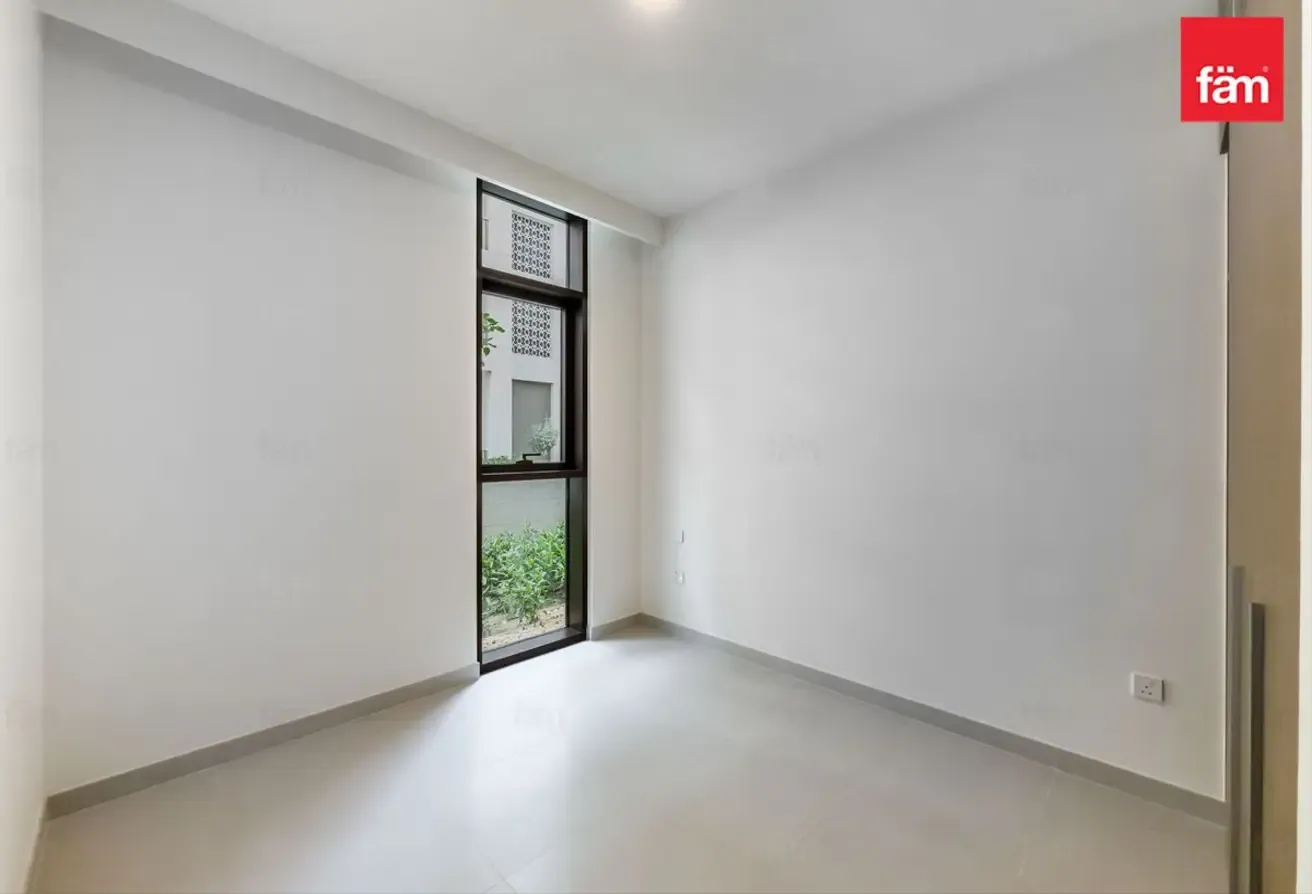 Ready to Move in | Spacious and Bright