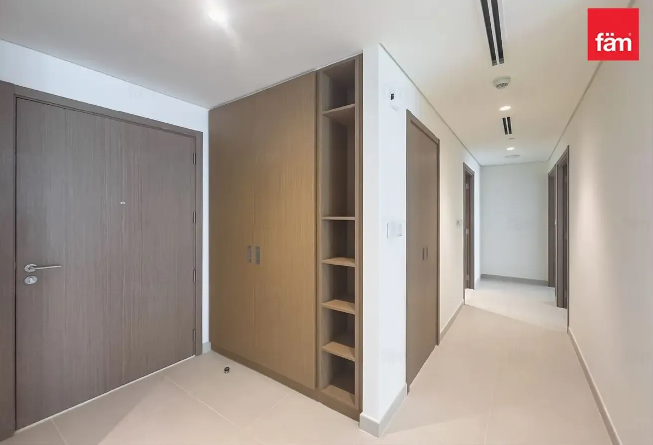 Ready to Move in | Spacious and Bright