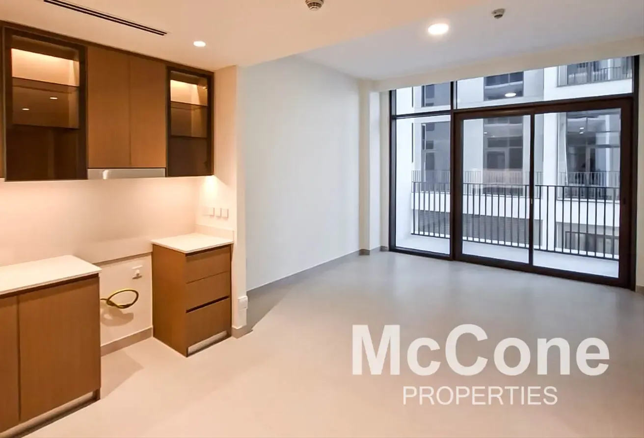 Corner | Quiet Area | Direct Access to Creek Beach
