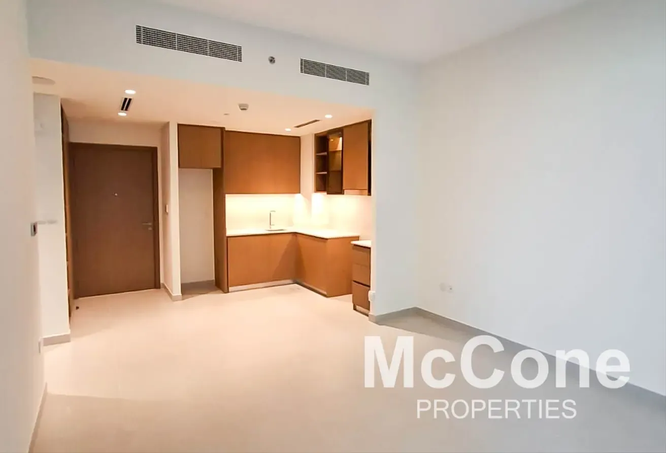 Corner | Quiet Area | Direct Access to Creek Beach