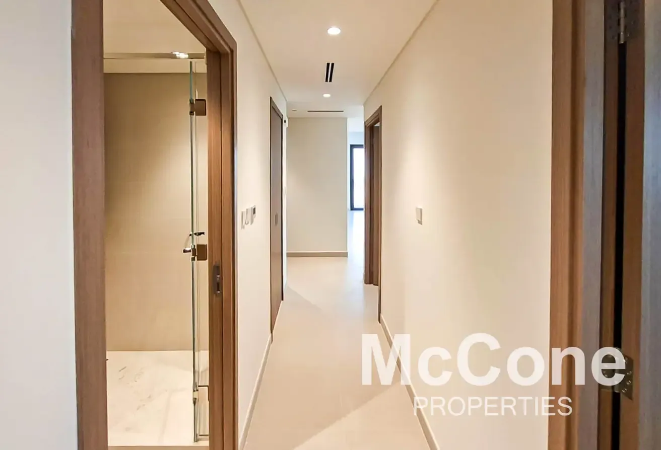 Corner | Quiet Area | Direct Access to Creek Beach