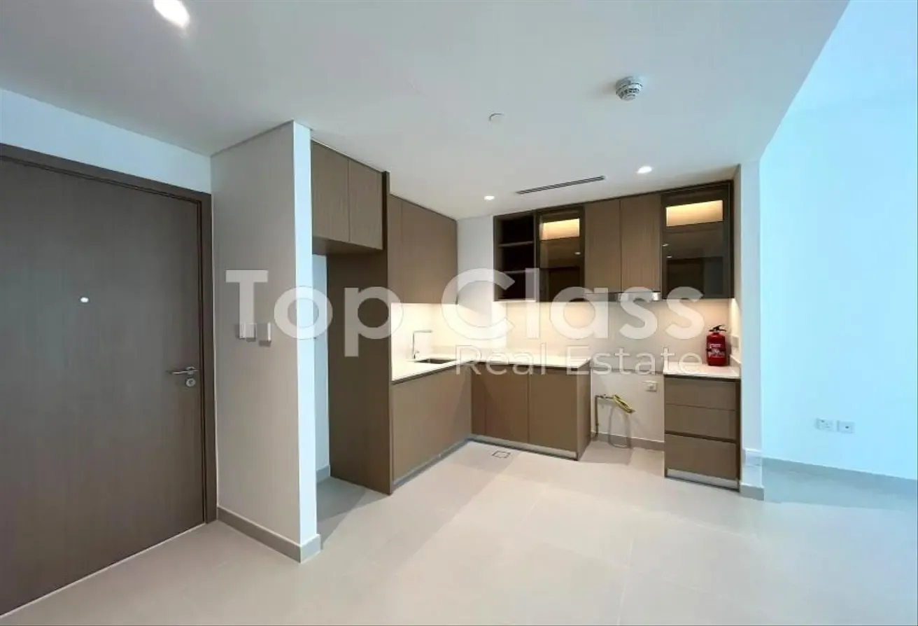 Modern 1BR | Vacant | Pool & Beach Access