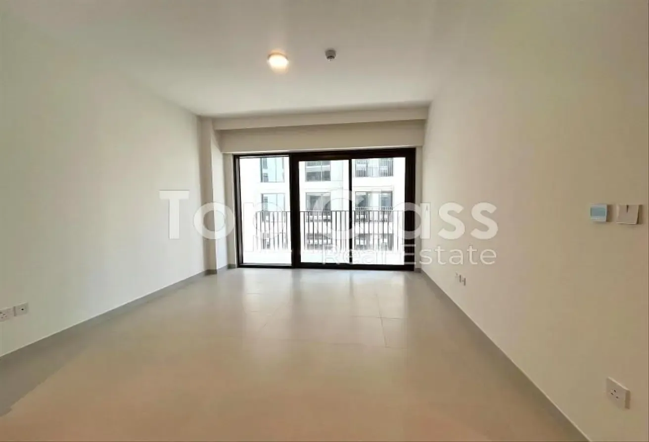Modern 1BR | Vacant | Pool & Beach Access