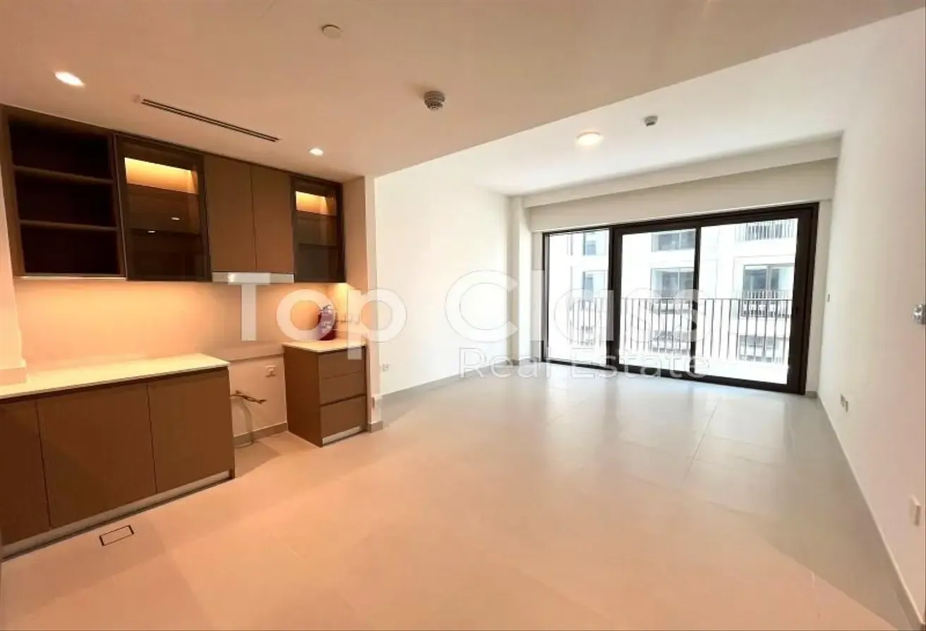 Modern 1BR | Vacant | Pool & Beach Access