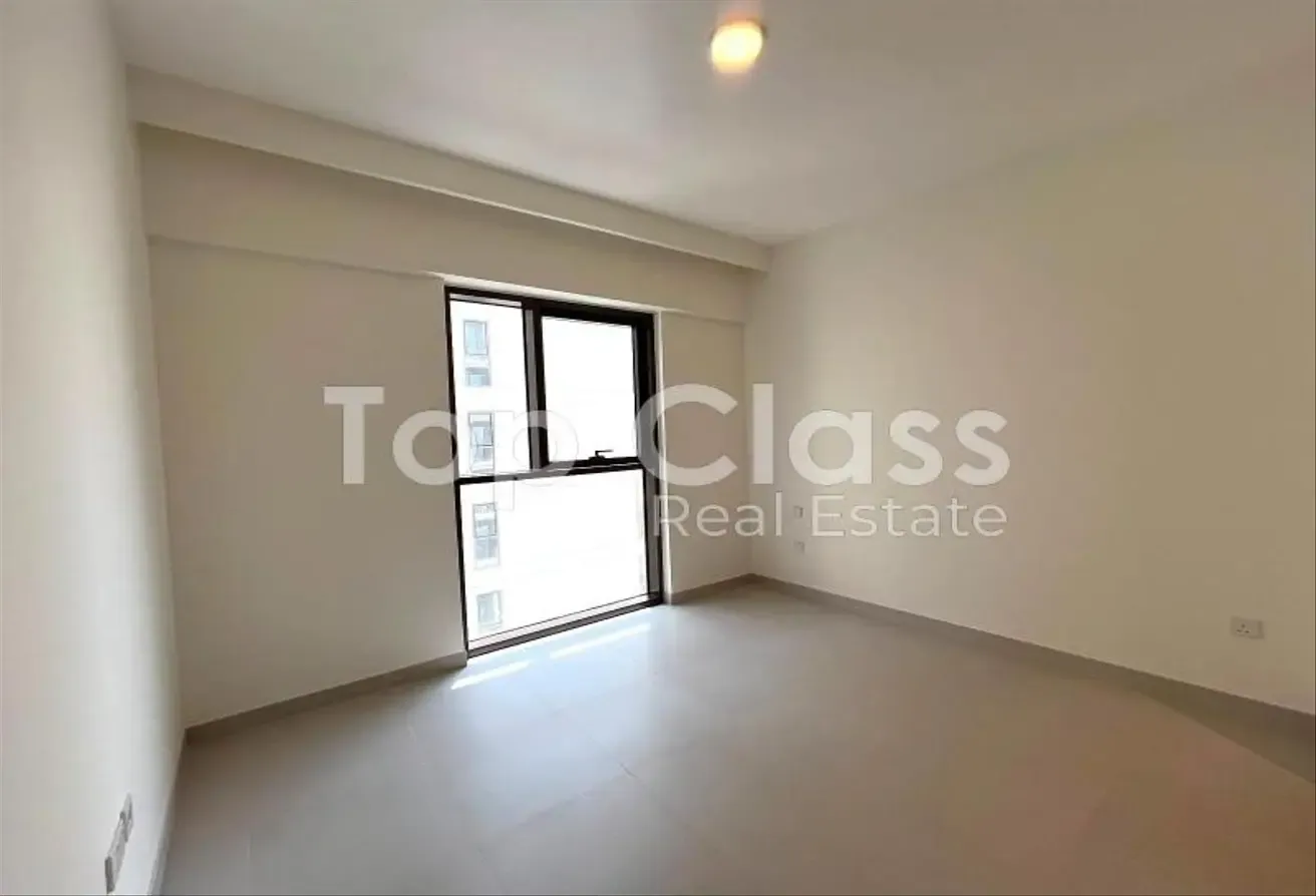 Modern 1BR | Vacant | Pool & Beach Access
