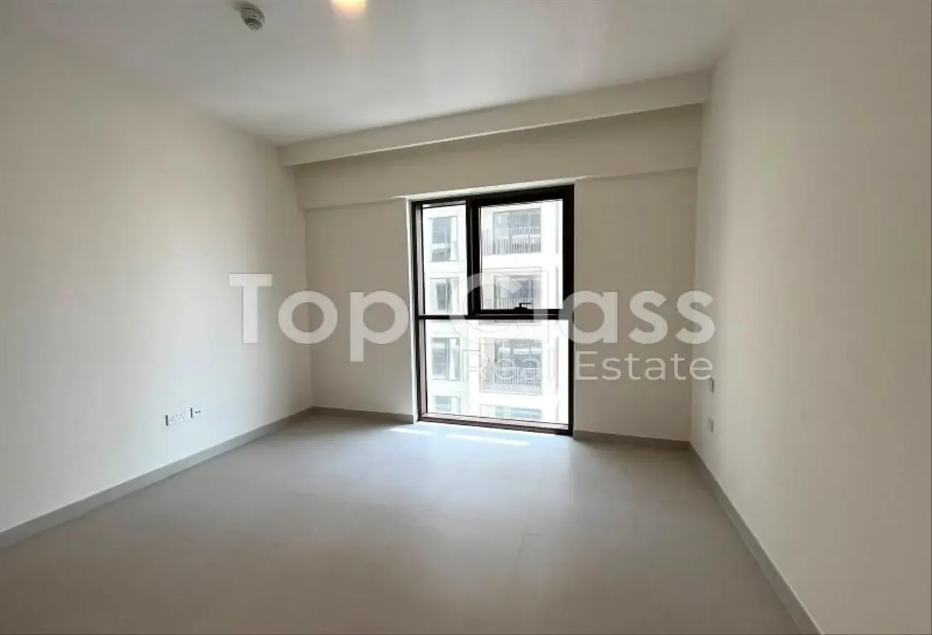 Modern 1BR | Vacant | Pool & Beach Access