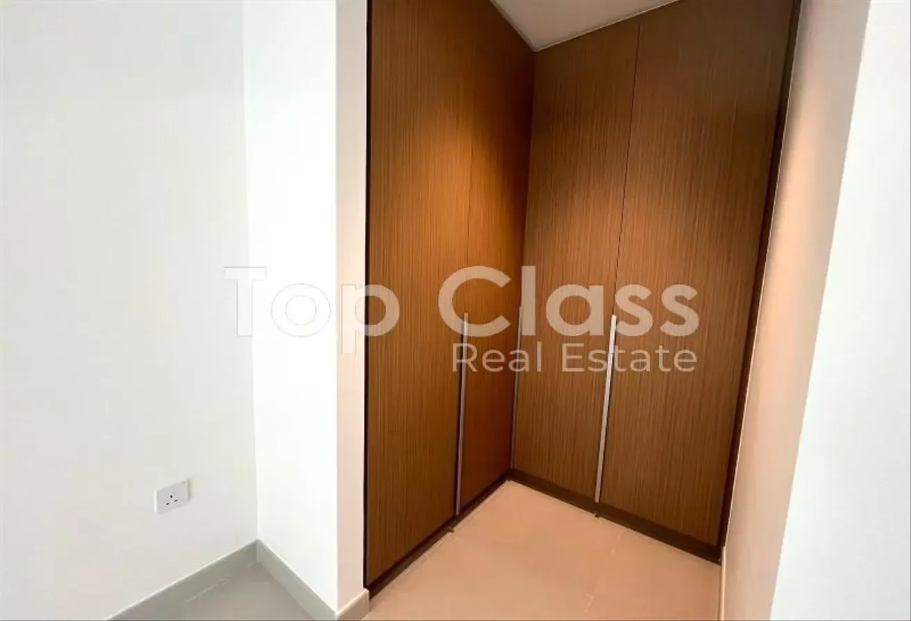 Modern 1BR | Vacant | Pool & Beach Access
