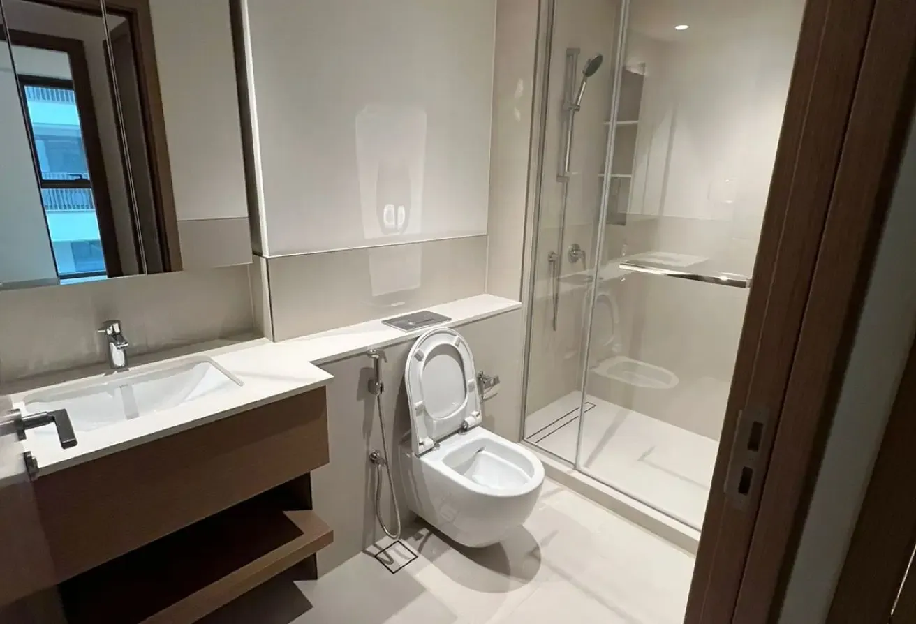Spacious 1BR Apartment | Unfurnished | Vacant