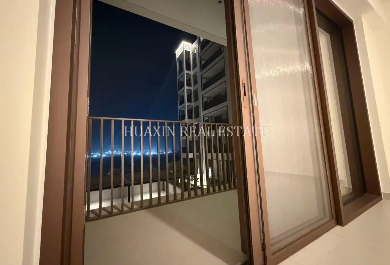 Beach Access| Brand New | Low Floor