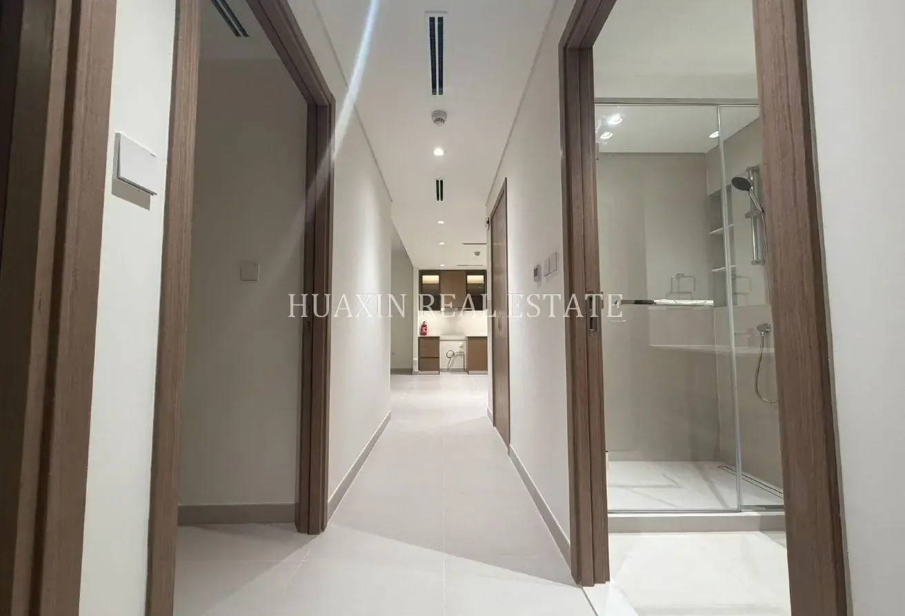 Beach Access| Brand New | Low Floor